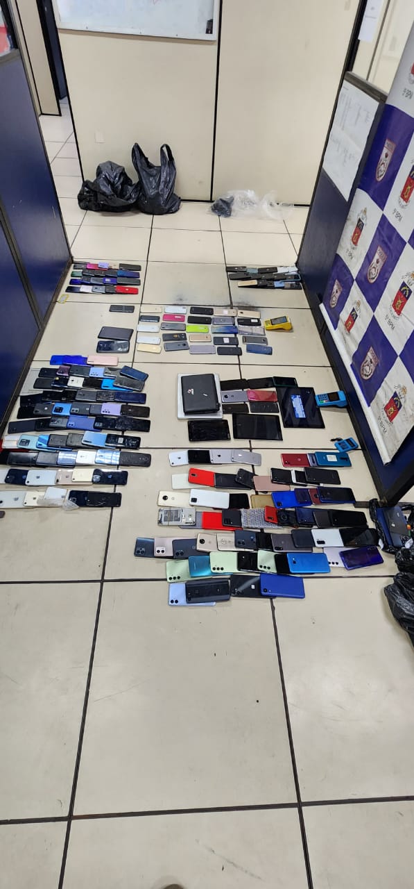 Policiais do 5° BPM apreende mais de 500 celulares sem procedência na Uruguaiana